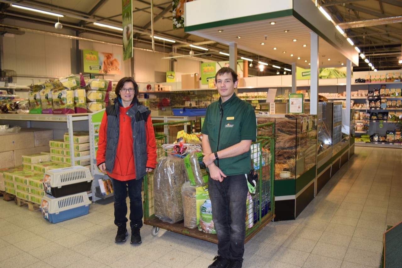 Spendenübergabe im Dehner Freiburg Tierrettungsdienst Freiburg